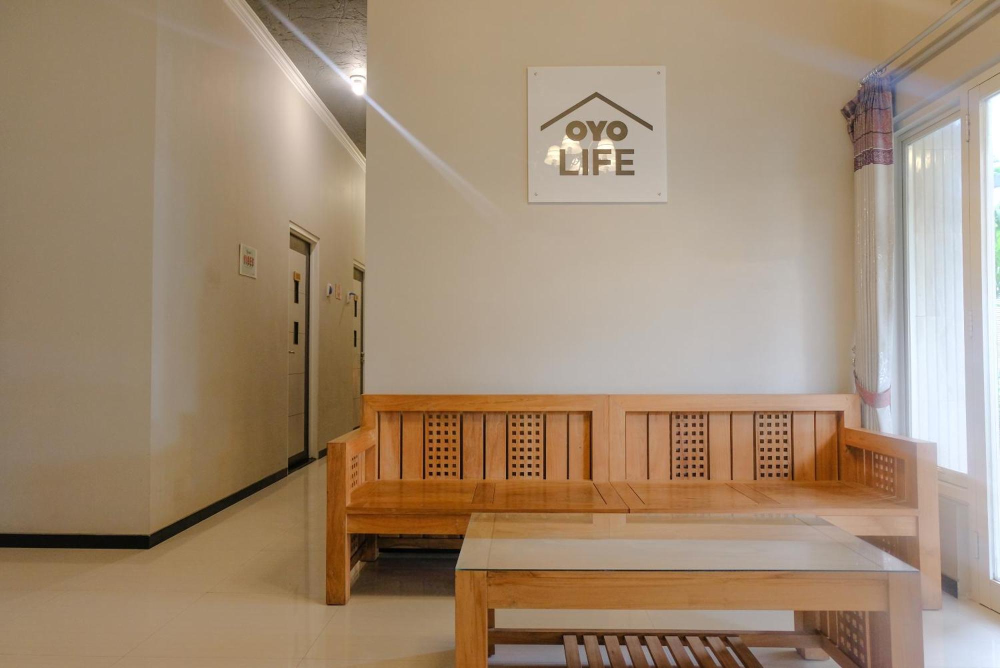 Отель Oyo Life 2399 Gerbera House - Kos Putri Маланг Экстерьер фото